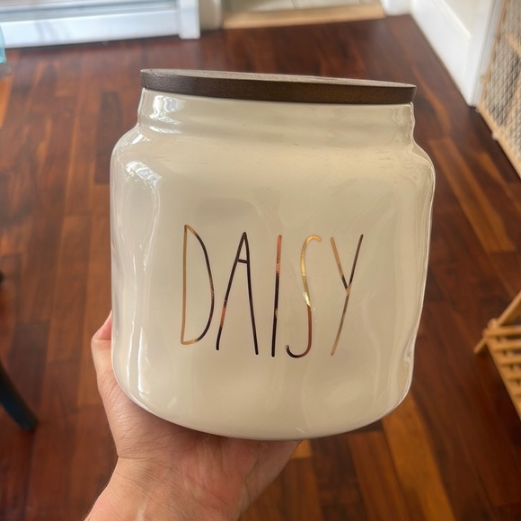 Rae dunn jar - Picture 1 of 3